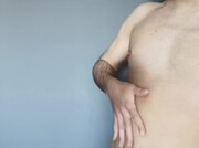 Mi tocco un pò il corpo